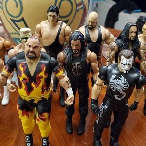 WWE FIGURES 10 PIECES
